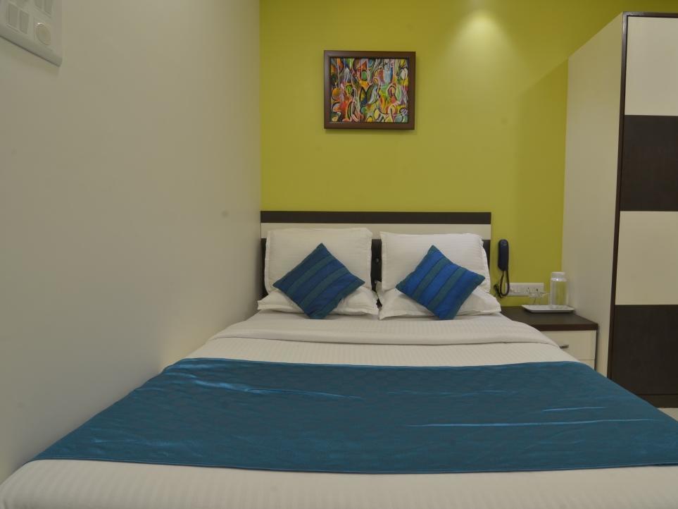 Oyo Blue Pearl Residency Near Chhatrapati Shivaji International Airport Мумбаи Экстерьер фото